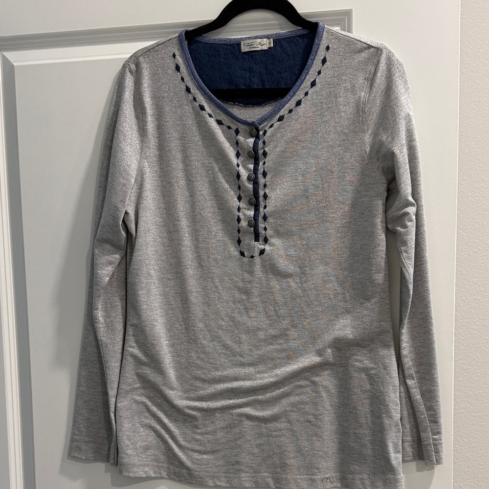 Tasha Polizzi Gray Long Sleeve Henley Top with Navy Trim sz m